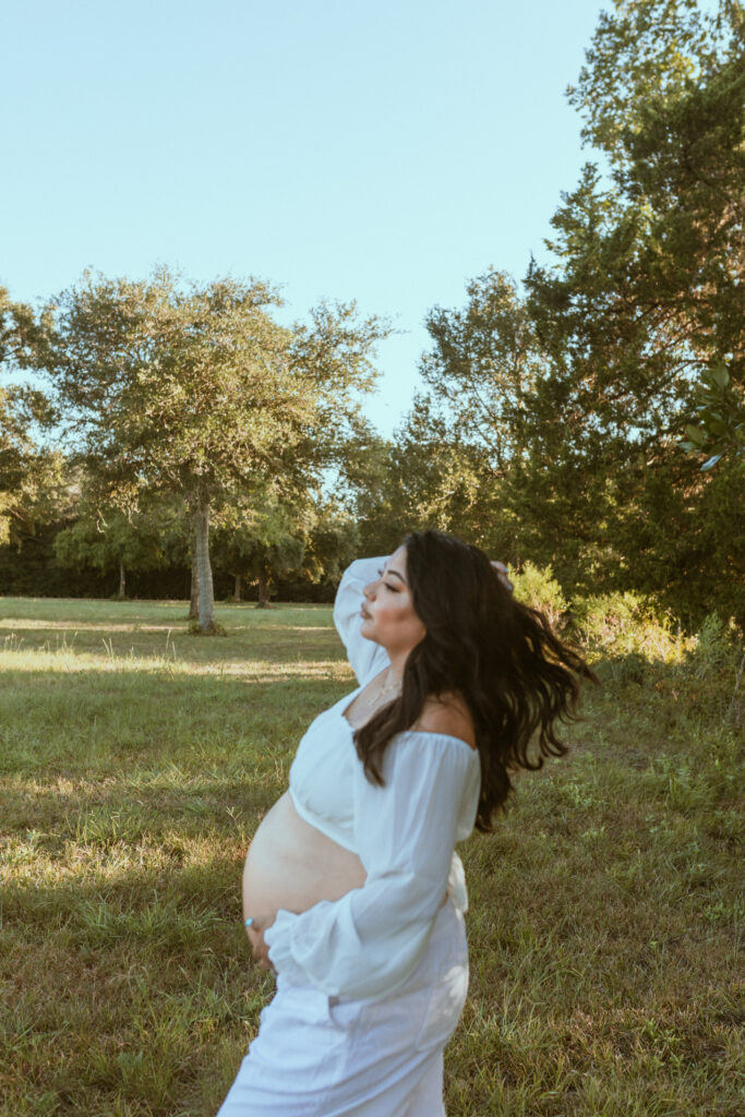 Women in a park for her maternity photoshoot.