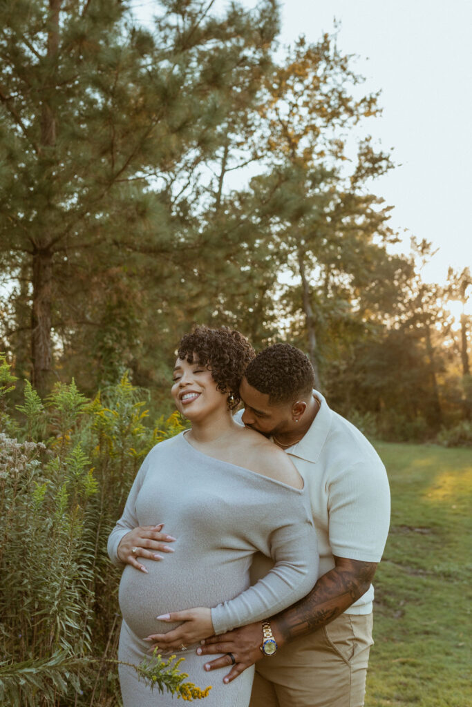 Maternity Photoshoot at the park during the fall.